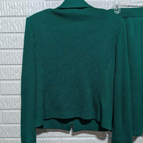 St. John knit Skirt suit size 4/6 - Picture 4 of 7